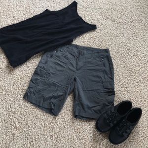 Colombia gray quick-dry shorts with cargo pockets.
